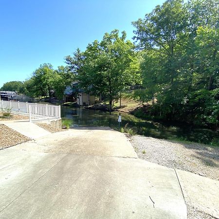 F Lakefront! Remodeled, Sleeps 4, Boat Slip, Patio, Wifi, Cable, Pool Osage Beach Bagian luar foto