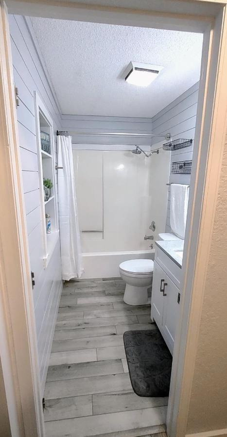 F Lakefront! Remodeled, Sleeps 4, Boat Slip, Patio, Wifi, Cable, Pool Osage Beach Bagian luar foto