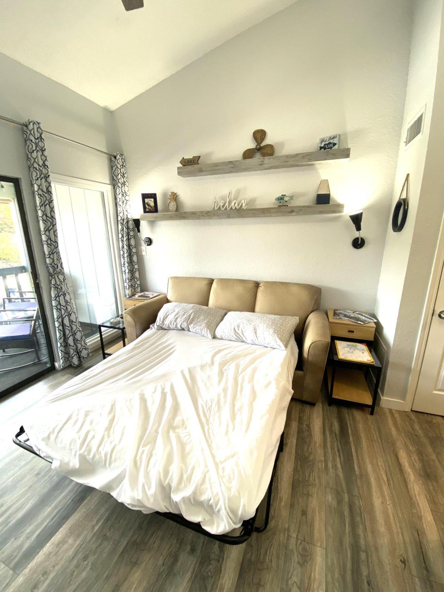 F Lakefront! Remodeled, Sleeps 4, Boat Slip, Patio, Wifi, Cable, Pool Osage Beach Bagian luar foto