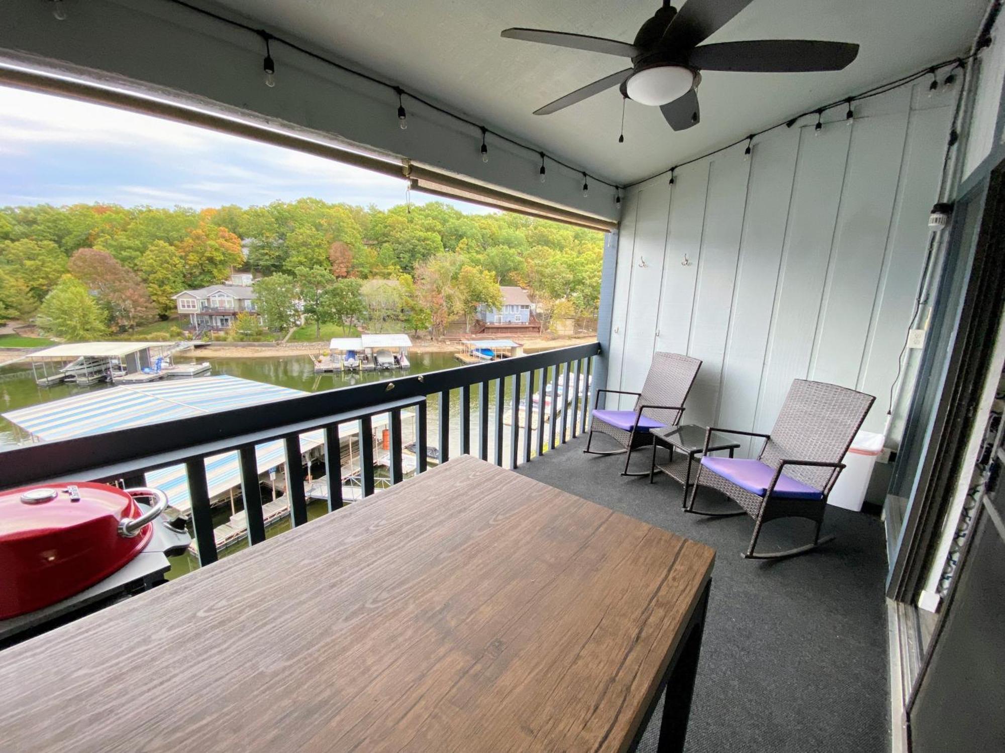 F Lakefront! Remodeled, Sleeps 4, Boat Slip, Patio, Wifi, Cable, Pool Osage Beach Bagian luar foto