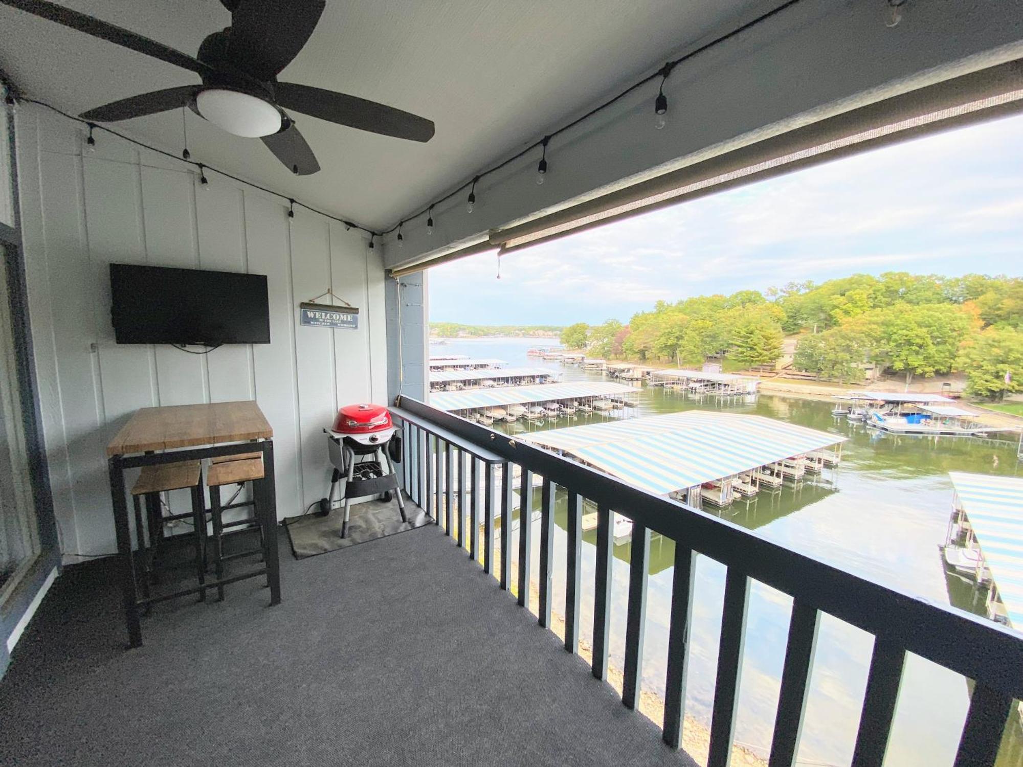 F Lakefront! Remodeled, Sleeps 4, Boat Slip, Patio, Wifi, Cable, Pool Osage Beach Bagian luar foto